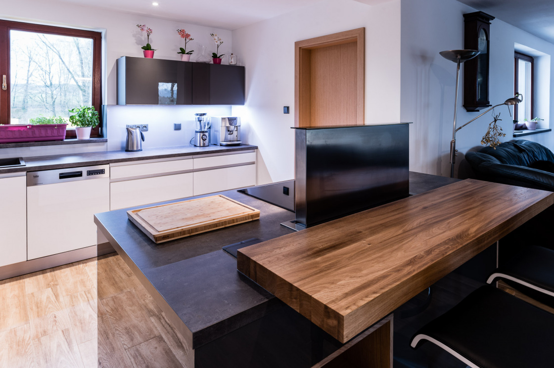 Tato kuchyňská linka byla zrealizována pro našeho zákazníka v Ústí nad Orlicí (autor projektu: Petr Švehlák – kuchyňské studio Litomyšl a Pardubice).