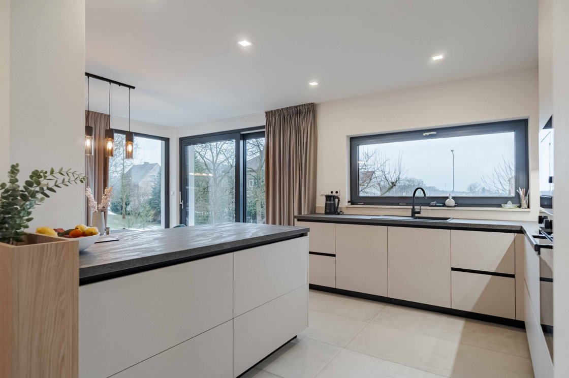 Tato kuchyňská linka byla zrealizována pro našeho zákazníka v Chocni (autor projektu: Petr Švehlák – kuchyňské studio Litomyšl).