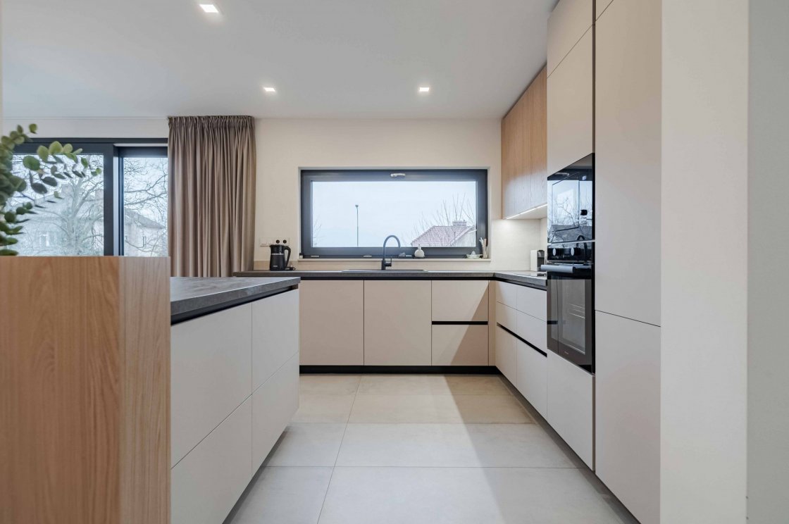 Tato kuchyňská linka byla zrealizována pro našeho zákazníka v Chocni (autor projektu: Petr Švehlák – kuchyňské studio Litomyšl).