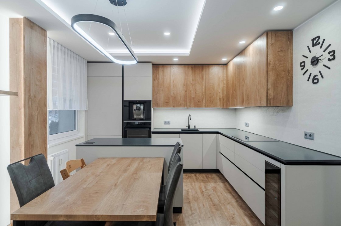 Tato kuchyňská linka byla zrealizována pro našeho zákazníka v České Třebové (autor projektu: Petr Švehlák – kuchyňské studio Litomyšl).