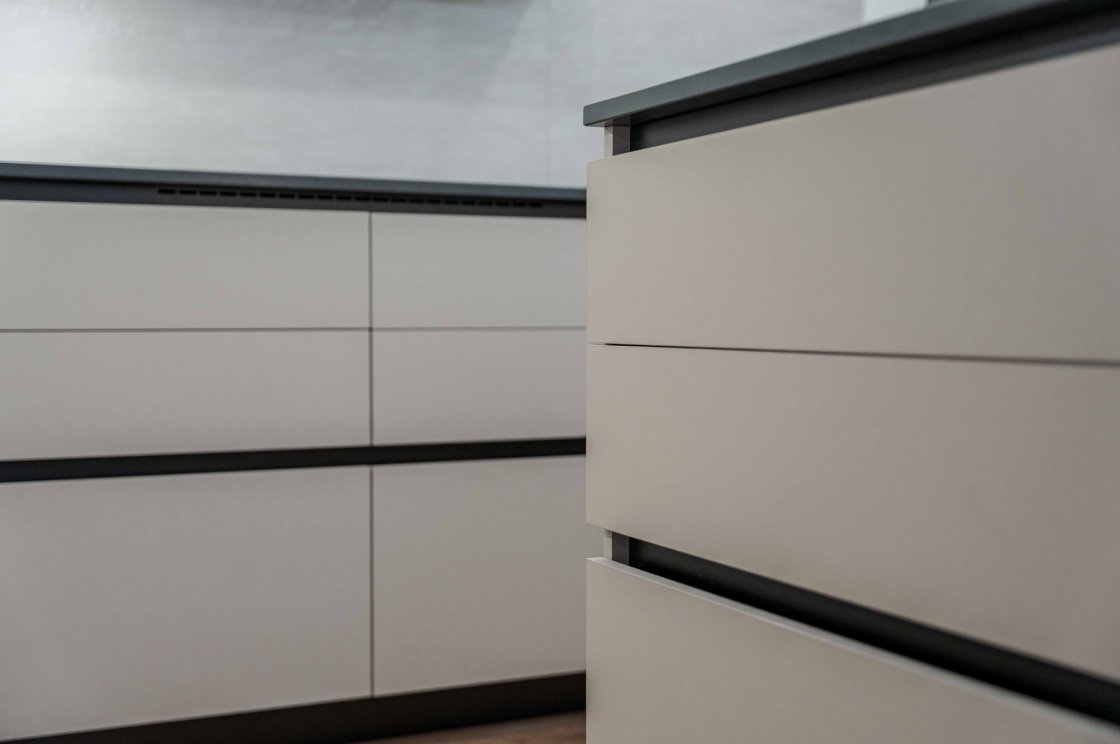 Tato kuchyňská linka byla zrealizována pro našeho zákazníka v České Třebové (autor projektu: Petr Švehlák – kuchyňské studio Litomyšl).