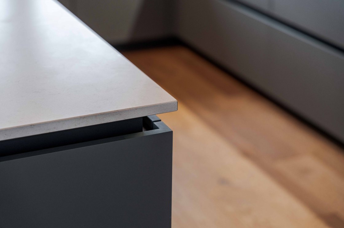 Tato kuchyňská linka byla zrealizována pro našeho zákazníka v Sopotnici (autor projektu: Petr Švehlák – kuchyňské studio Litomyšl).