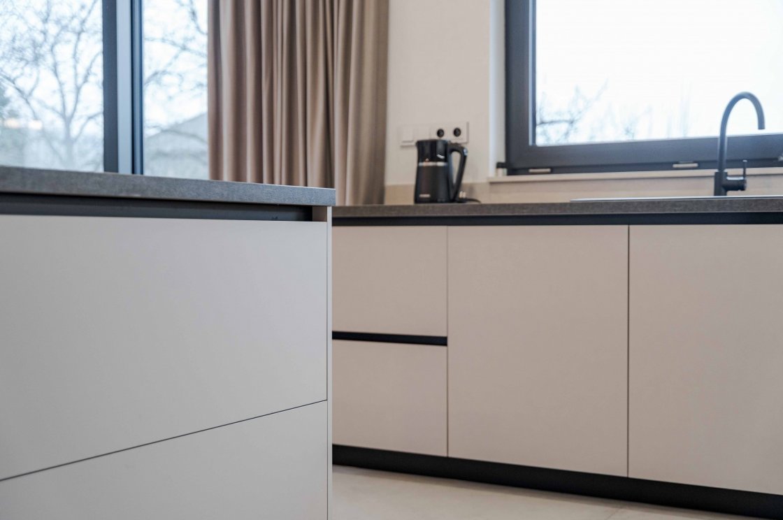 Tato kuchyňská linka byla zrealizována pro našeho zákazníka v Chocni (autor projektu: Petr Švehlák – kuchyňské studio Litomyšl).