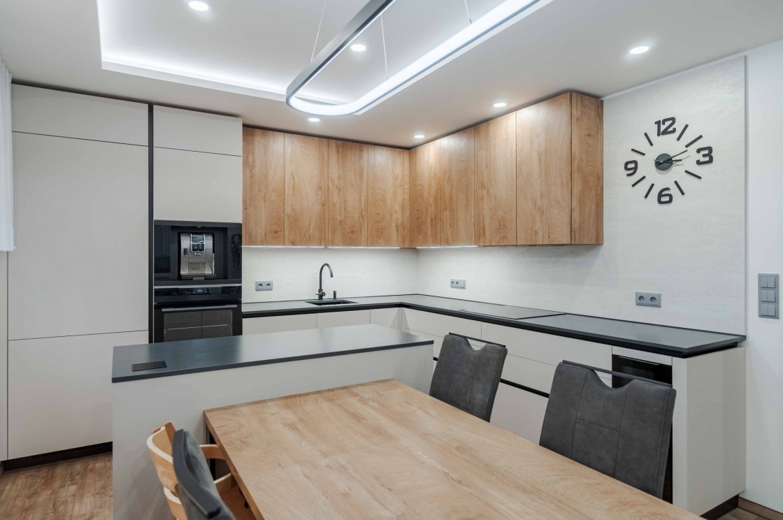 Tato kuchyňská linka byla zrealizována pro našeho zákazníka v České Třebové (autor projektu: Petr Švehlák – kuchyňské studio Litomyšl).