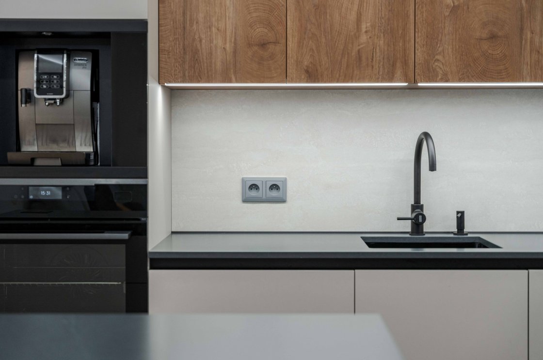 Tato kuchyňská linka byla zrealizována pro našeho zákazníka v České Třebové (autor projektu: Petr Švehlák – kuchyňské studio Litomyšl).