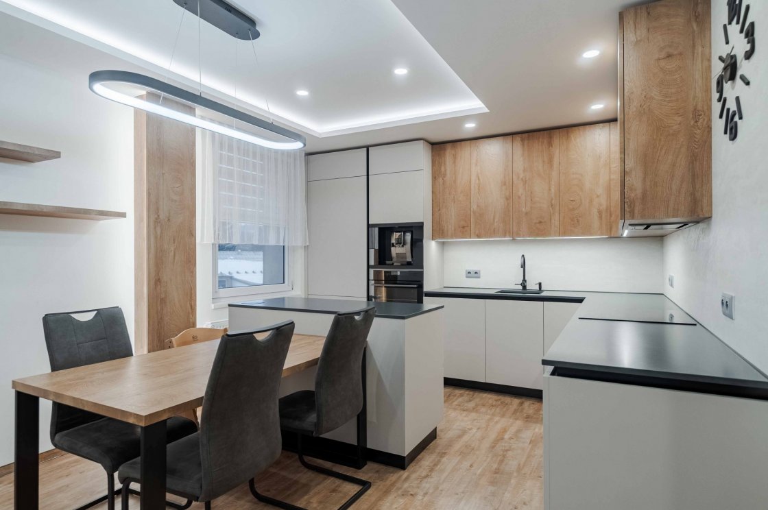 Tato kuchyňská linka byla zrealizována pro našeho zákazníka v České Třebové (autor projektu: Petr Švehlák – kuchyňské studio Litomyšl).