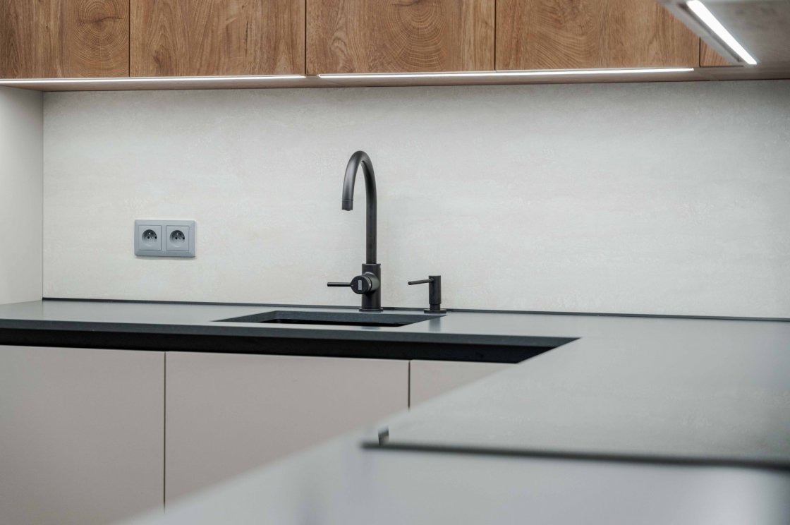 Tato kuchyňská linka byla zrealizována pro našeho zákazníka v České Třebové (autor projektu: Petr Švehlák – kuchyňské studio Litomyšl).