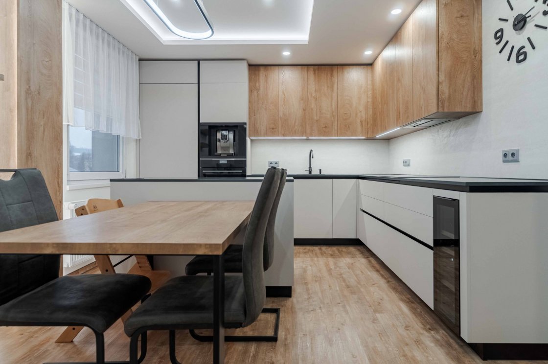 Tato kuchyňská linka byla zrealizována pro našeho zákazníka v České Třebové (autor projektu: Petr Švehlák – kuchyňské studio Litomyšl).