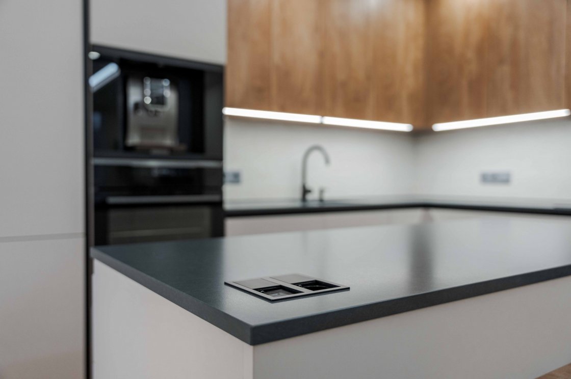 Tato kuchyňská linka byla zrealizována pro našeho zákazníka v České Třebové (autor projektu: Petr Švehlák – kuchyňské studio Litomyšl).