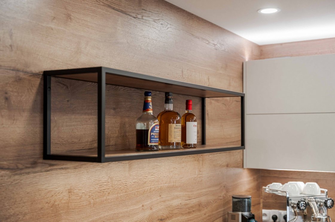 Tato kuchyňská linka byla zrealizována pro našeho zákazníka v Lanškrouně (autor projektu: Lenka Hofericová – kuchyňské studio Litomyšl).