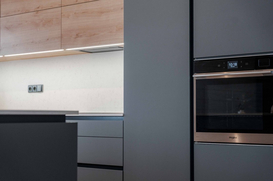 Tato kuchyňská linka byla zrealizována pro našeho zákazníka v Sopotnici (autor projektu: Petr Švehlák – kuchyňské studio Litomyšl).