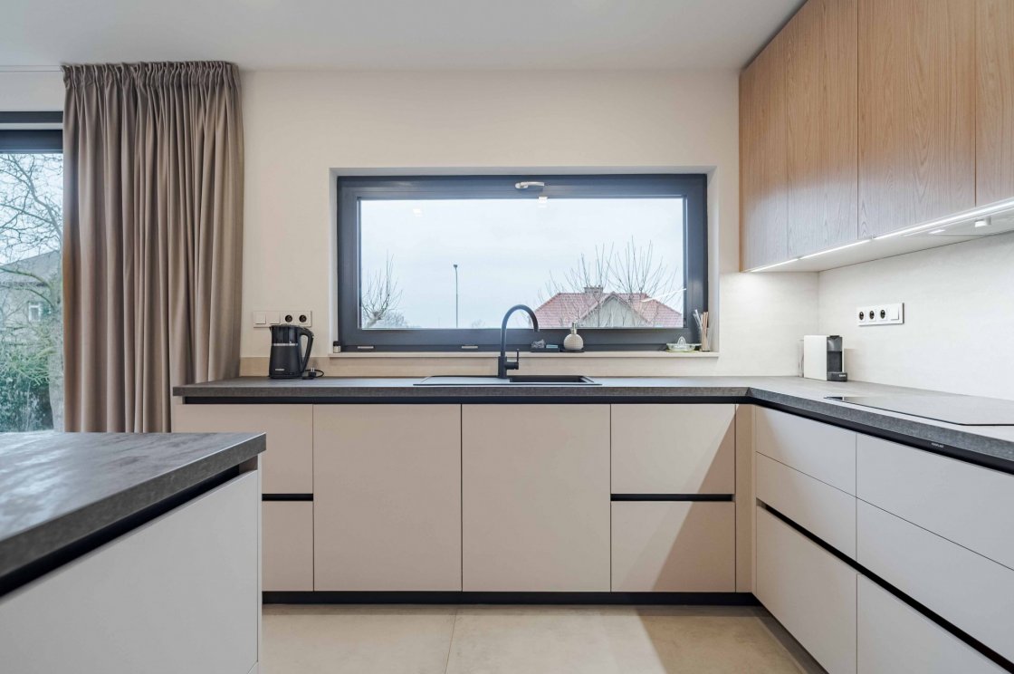 Tato kuchyňská linka byla zrealizována pro našeho zákazníka v Chocni (autor projektu: Petr Švehlák – kuchyňské studio Litomyšl).