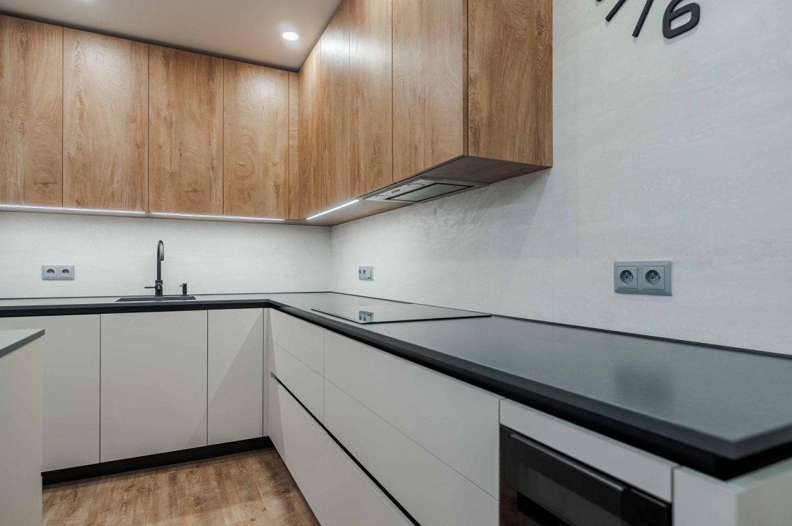 Tato kuchyňská linka byla zrealizována pro našeho zákazníka v České Třebové (autor projektu: Petr Švehlák – kuchyňské studio Litomyšl).