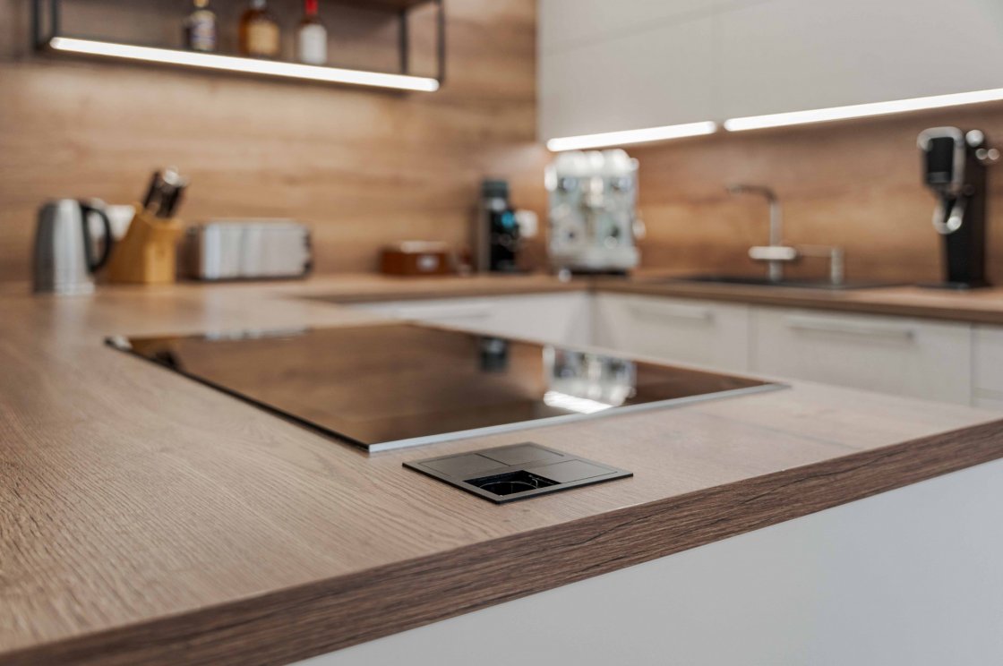 Tato kuchyňská linka byla zrealizována pro našeho zákazníka v Lanškrouně (autor projektu: Lenka Hofericová – kuchyňské studio Litomyšl).