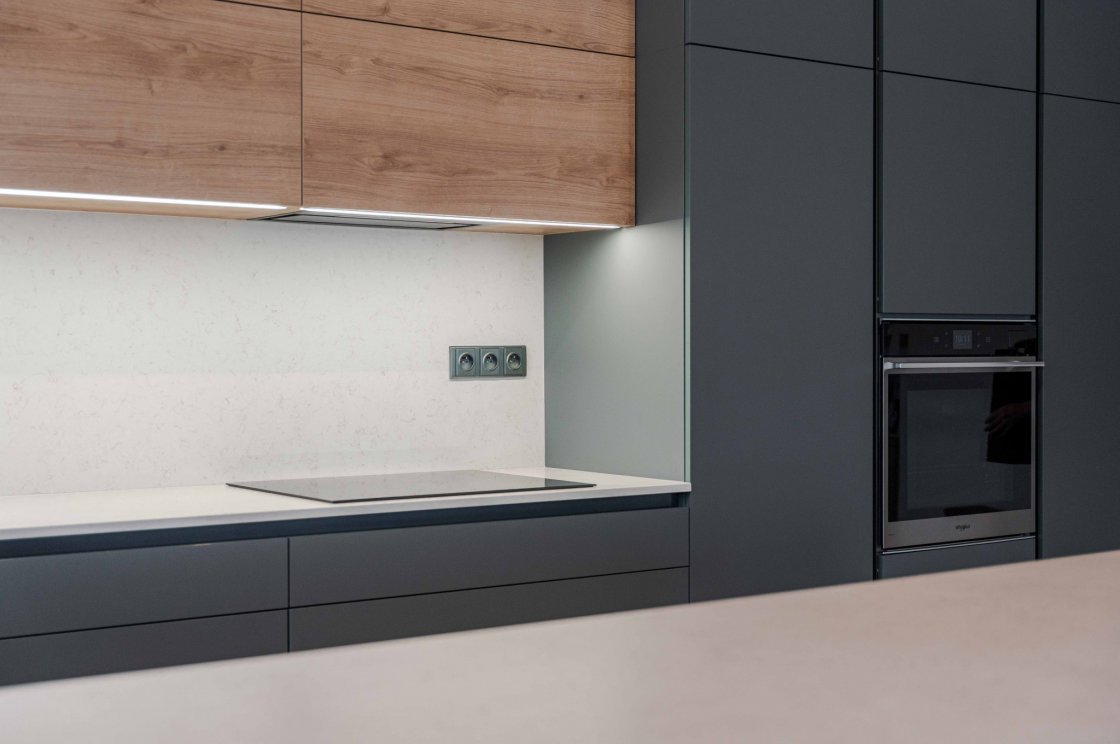 Tato kuchyňská linka byla zrealizována pro našeho zákazníka v Sopotnici (autor projektu: Petr Švehlák – kuchyňské studio Litomyšl).