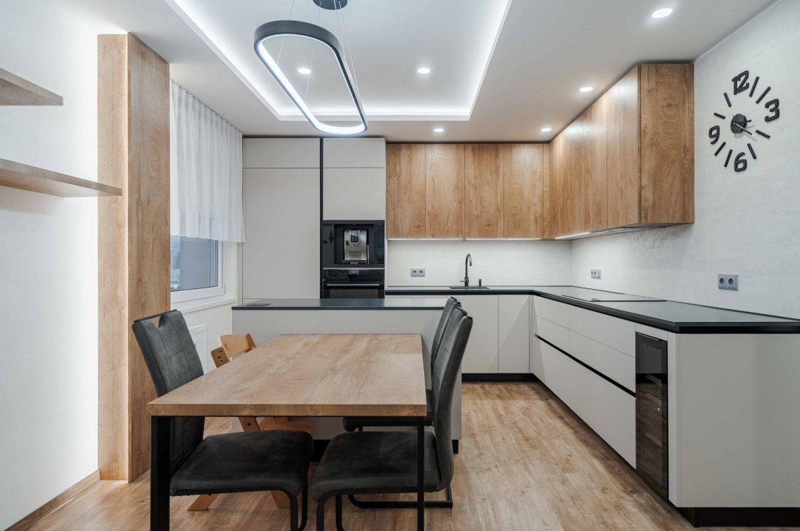 Tato kuchyňská linka byla zrealizována pro našeho zákazníka v České Třebové (autor projektu: Petr Švehlák – kuchyňské studio Litomyšl).